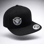 Gorra snapback RAVGE BJJ color negro con logo RVG bordado, estilo urbano inspirado en artes marciales.