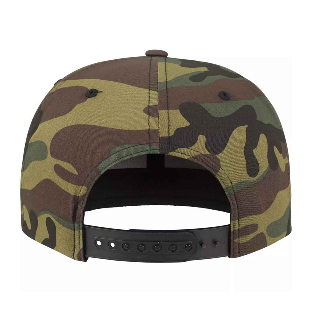 Gorra snapback RAVGE Martial Clan camo con logo RVG bordado, estilo urbano inspirado en artes marciales.