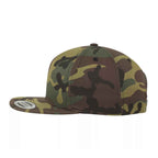 Gorra snapback RAVGE Martial Clan camo con logo RVG bordado, estilo urbano inspirado en artes marciales.