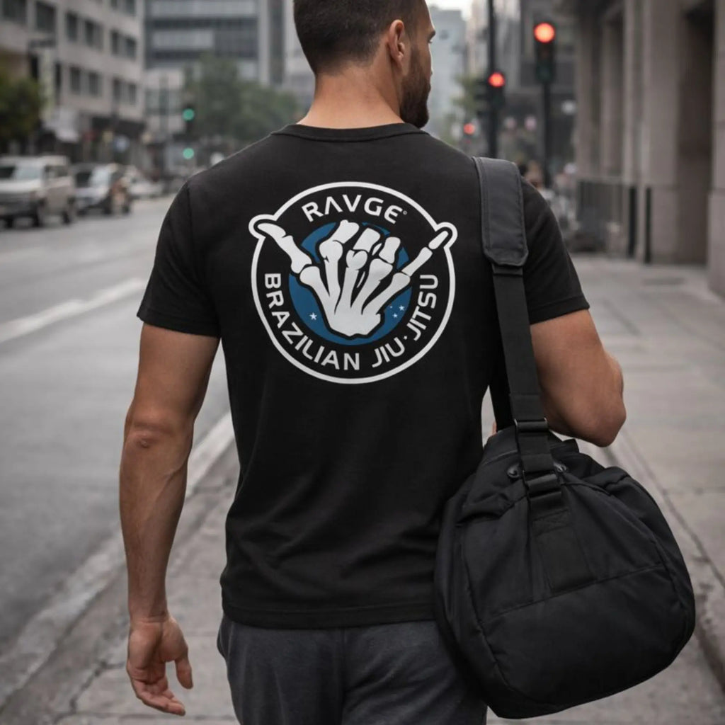 Playera RAVGE Brazilian Jiu Jitsu con grafico bjj bones edition, disenada para entrenamiento y uso urbano.