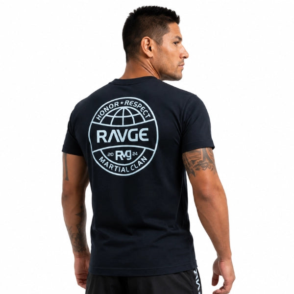 Modelo usando Playera RVG™ Honor – Streetwear de artes marciales México