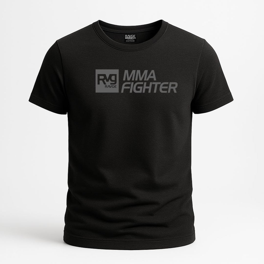Playera RAVGE mma fighter edicion oficial con tipografia frontal, disenada para entrenamiento y uso urbano.
