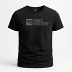Playera RAVGE mma fighter edicion oficial con tipografia frontal, disenada para entrenamiento y uso urbano.