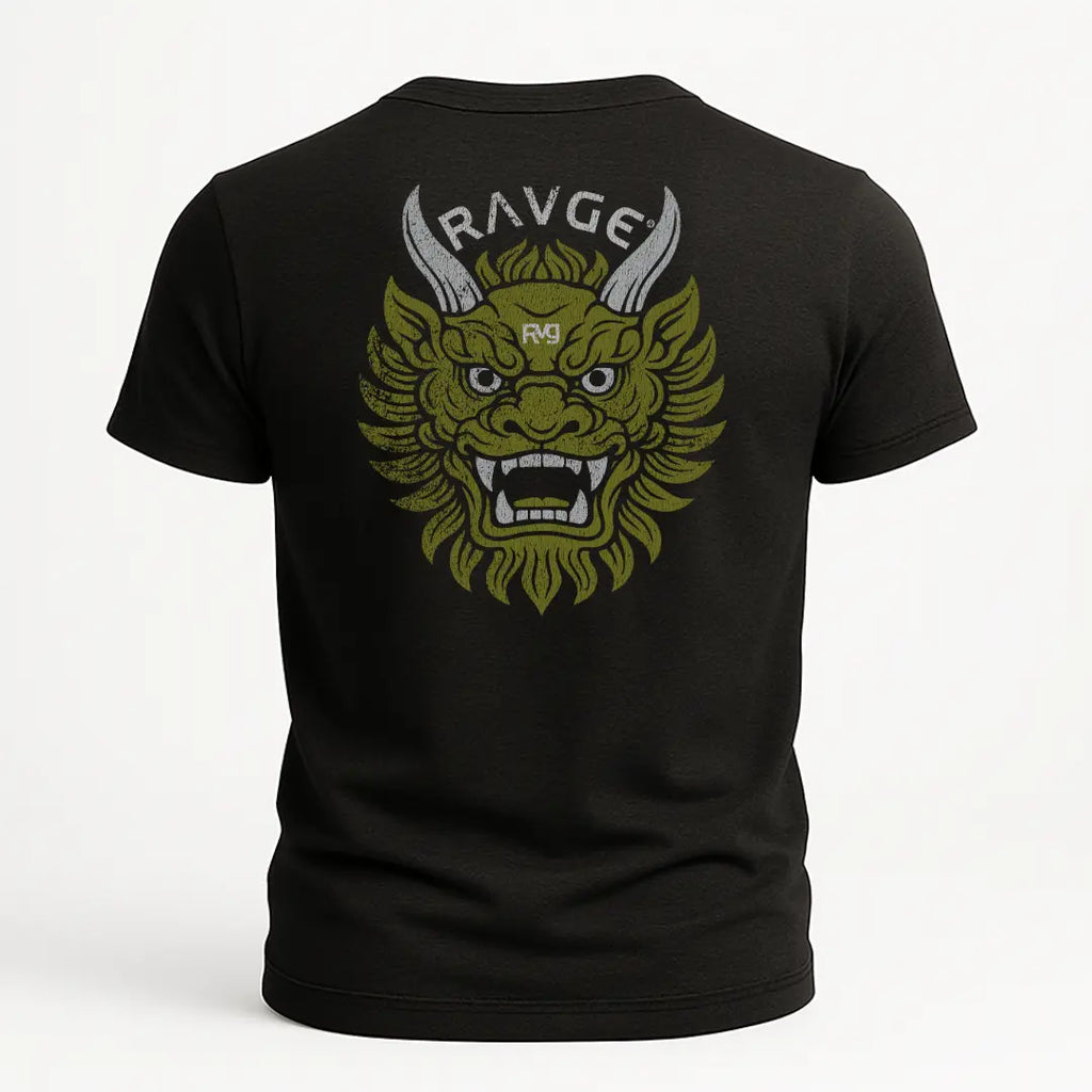 Playera negra RAVGE Oni Mask con grafico en espalda y logo RVG, disenada para uso urbano y entrenamiento.