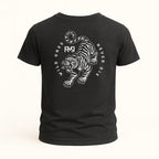 Playera negra RAVGE Wild Ones con grafico en espalda y logo RVG, disenada para uso urbano y entrenamiento.