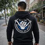 Sudadera negra RAVGE BJJ con grafico en espalda y logotipo RVG, disenada para uso urbano y estilo deportivo.