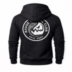 Sudadera negra RAVGE Martial Clan con grafico en espalda y logotipo RVG, disenada para uso urbano y estilo deportivo.